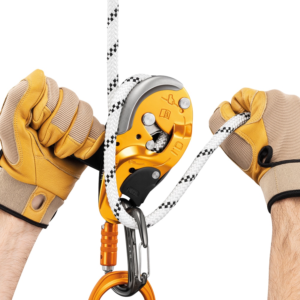 Utilisation du mousqueton sécurité FREINO Z avec ergot Petzl